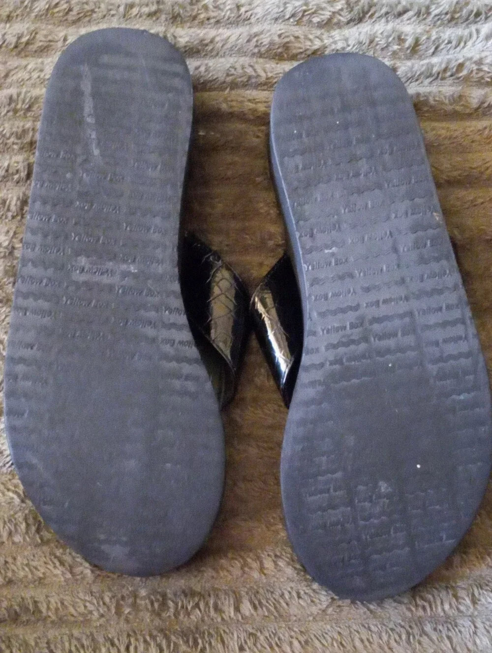 7.5M Yellow Box Black Croc Flip Flop Sandals - Picture 6 of 6